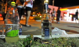 Prefeitura proíbe consumo de bebidas nos estabelecimentos e mantém toque de recolher em Quatro Marcos