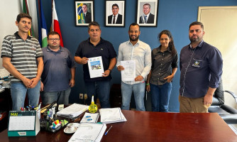 Secretaria Municipal de Agricultura apresenta ao Prefeito Municipal projeto de Inseminação Artificial para Bovinocultura de Leite da Agricultura Familiar