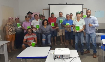 Secretaria Municipal de Agricultura participa de reunião com agricultores familiares da Associação Comunitária de Santa Rosa