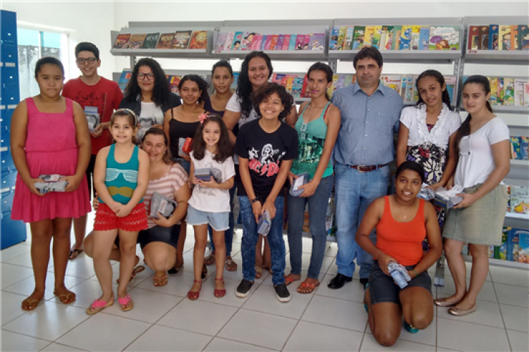 Biblioteca Pública de Quatro Marcos premia maiores leitores de 2014