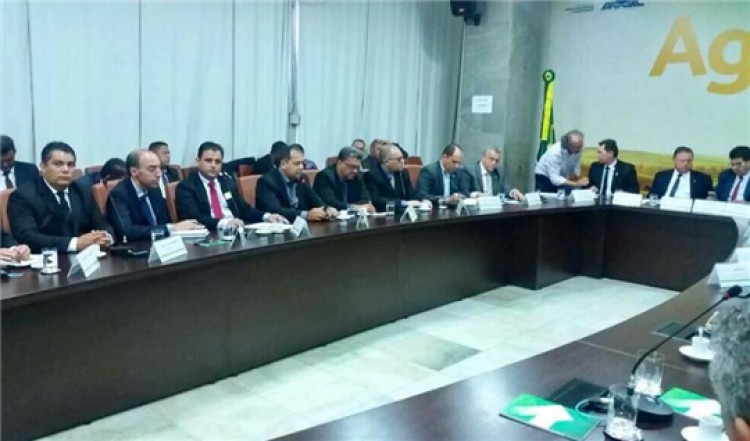 Professor Ronaldo pede ao ministro Blairo Maggi em Brasília a reabertura do frigorífico de Quatro Marcos