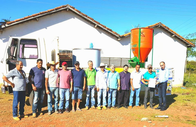 Associação de Pequenos Produtores Rurais é Beneficiada com Misturador de Ração