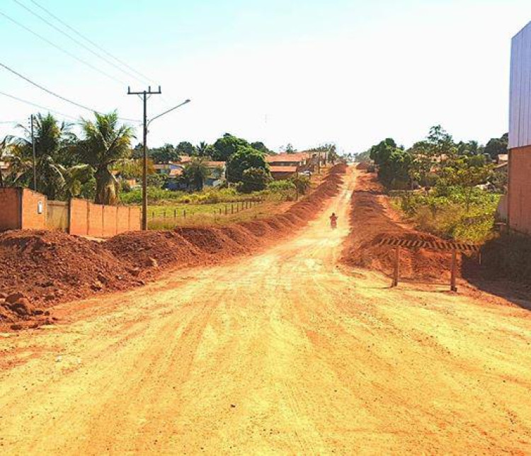 Prefeito recupera recursos de emenda e construtora inicia pavimentação asfáltica na Avenida Quatro Marcos