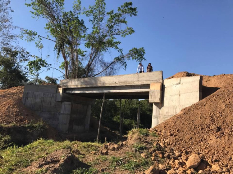 Prefeitura constrói ponte de concreto, faz patrolamento e realiza sonho dos moradores da Figueirinha