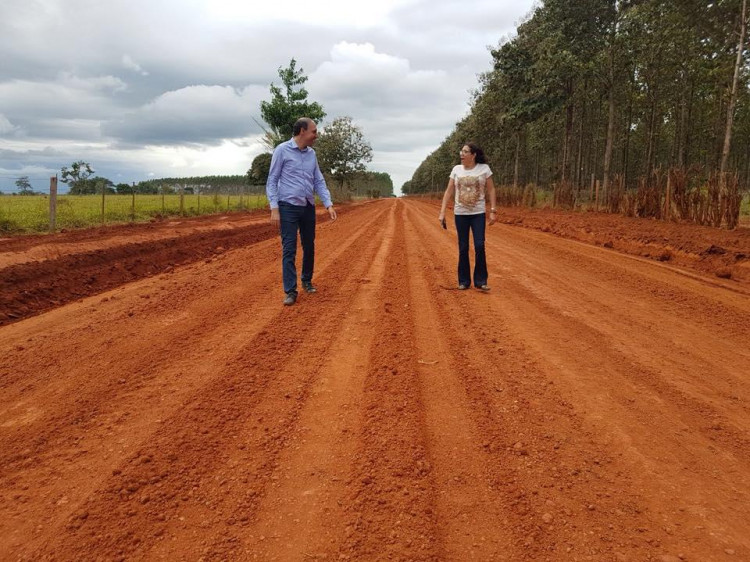 Melhorias nas estradas rurais já são visíveis e comemoradas pelos produtores e sitiantes de Quatro Marcos
