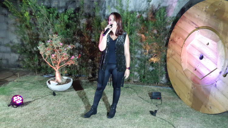 Cantora Milla Cristie foi beneficiada pela Lei Aldir Blanc em Quatro Marcos para gravar live com músicas gospel