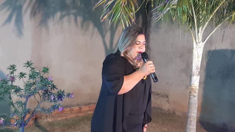 Pastora Silmara grava live de música gospel pelo edital Aldir Blanc de Isolamento Social em Quatro Marcos