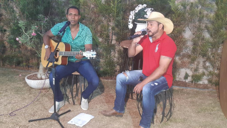 Dupla sertaneja Renan e Juliano participou da Lei Aldir Blanc de Isolamento Social e Quatro Marcos