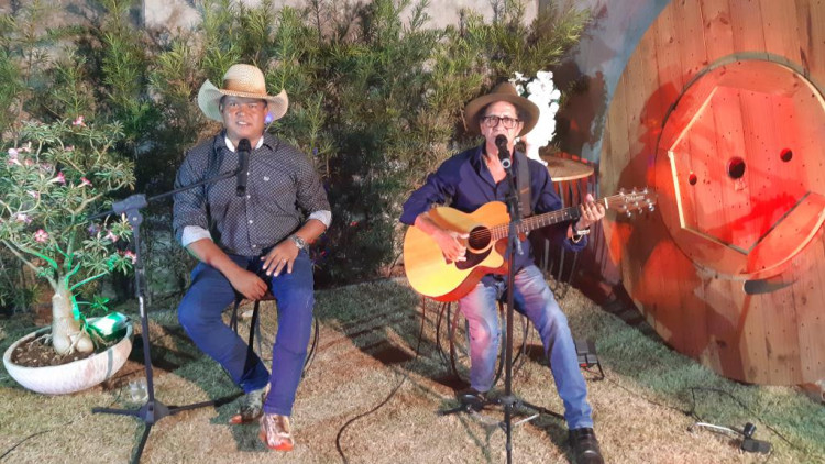 Dupla Zé Melo & Agnaldo grava live pela Lei Aldir Blanc em São José dos Quatro Marcos