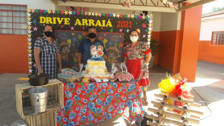 Escola Evilásio Vasconcelos realiza Drive Arraiá 2021 junto aos seus estudantes
