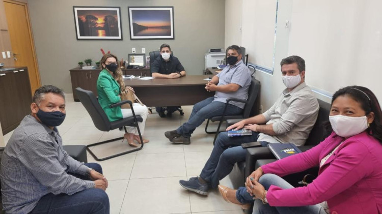 Secretaria Municipal de Educação participa de reunião junto à Seduc-MT