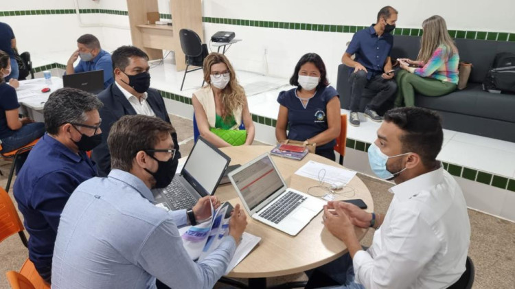 Prefeito Municipal e equipe se reúnem com membros do FNDE para retomada de obra do Centro de Educação Infantil