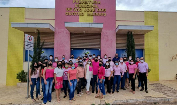 Prefeitura de Quatro Marcos celebra o Dia do Servidor Público com menção ao Outubro Rosa