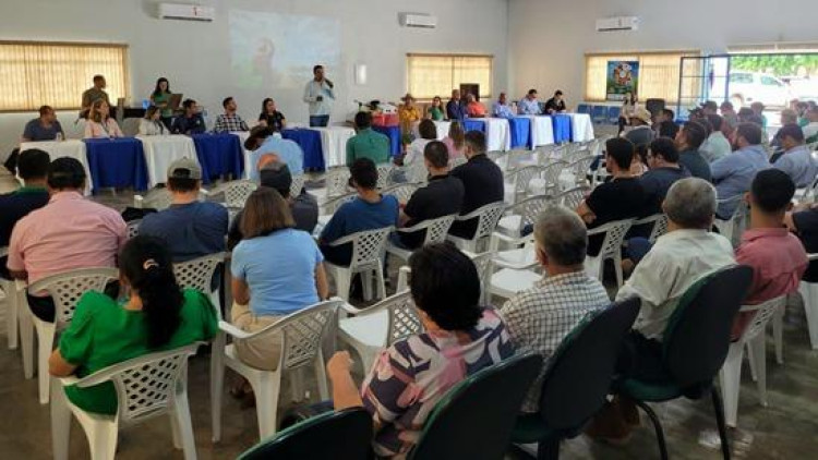 Secretaria Municipal de Agricultura participa de Encontro de Produtores Rurais em Glória D´Oeste