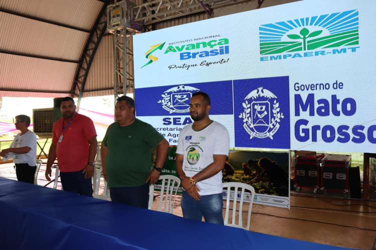 Secretária Municipal de Agricultura participa do Encontro da Juventude do Campo em São José dos Quatro Marcos